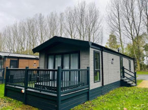 Wag Tail Lodge with Hot Tub